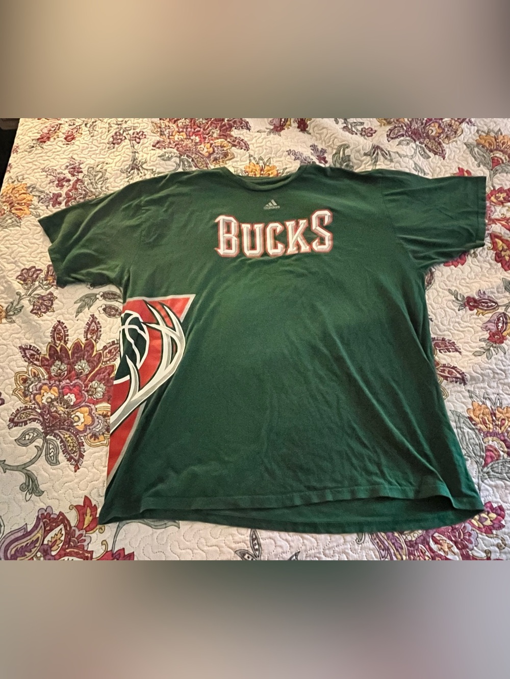 Vintage Y2K Adidas Milwaukee Bucks Tshirt 2XL Green Large Logo on Side